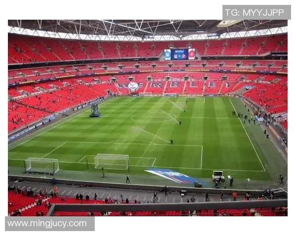 昔日球场传奇今朝渐老 梦回绿茵的足球老将情怀与转型之路